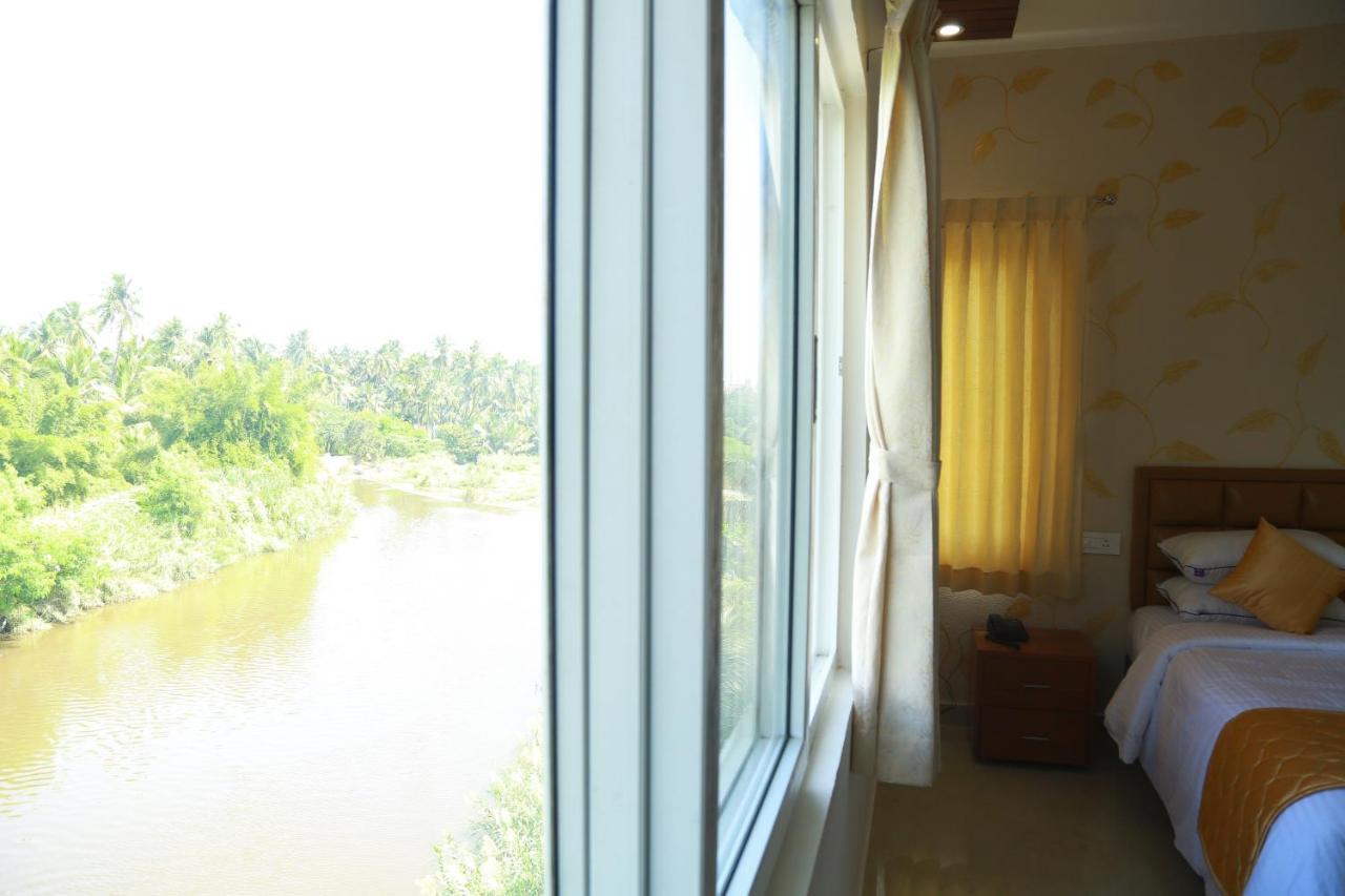 The Riviera Hotel Theni Exterior foto
