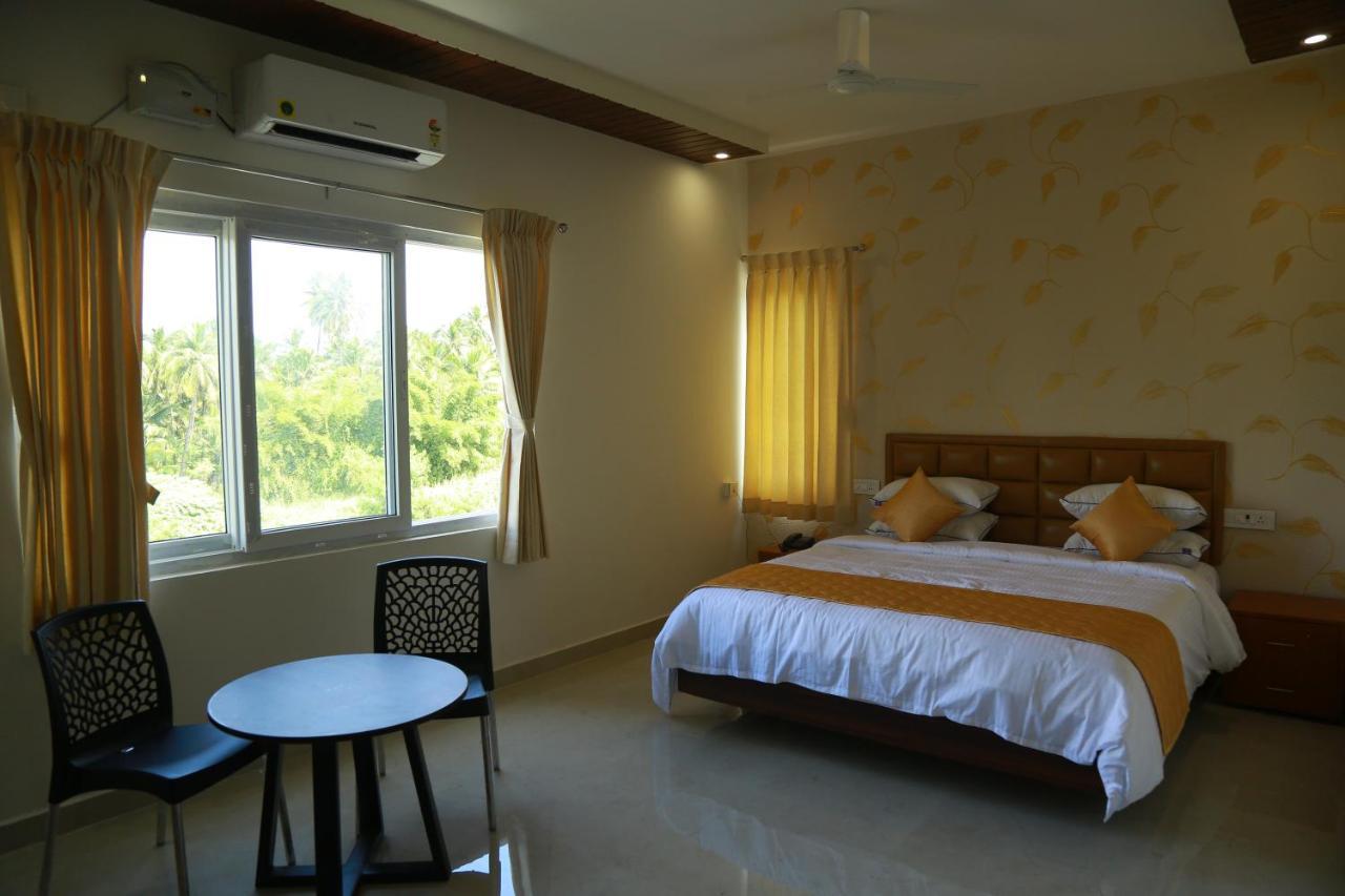 The Riviera Hotel Theni Exterior foto